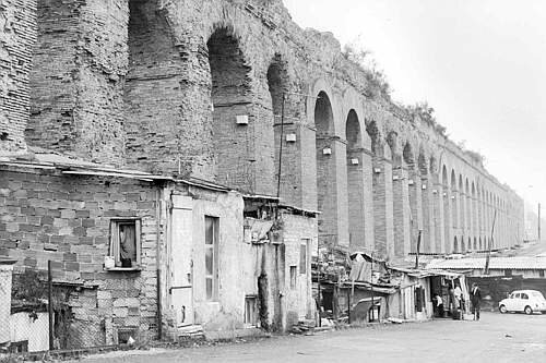 13. Roma Acquedotto Alessandrino al Mandrione.jpg